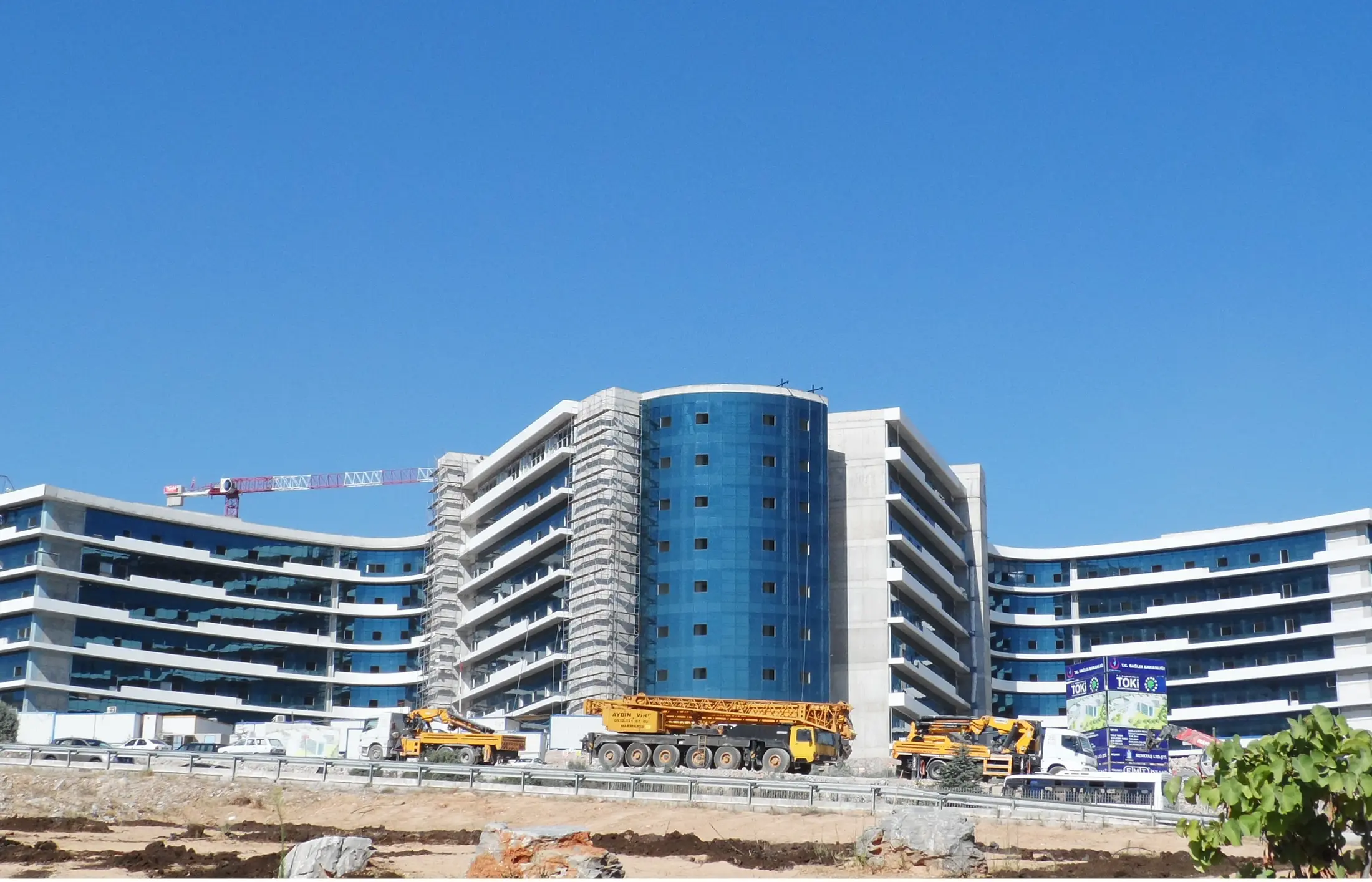 Hastane inşaatında dış kabuk ve teknik çekirdek ilerlemesi